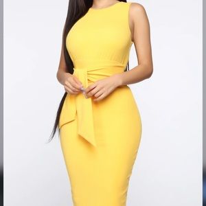 Fashion Nova Yellow XS Midi length dress